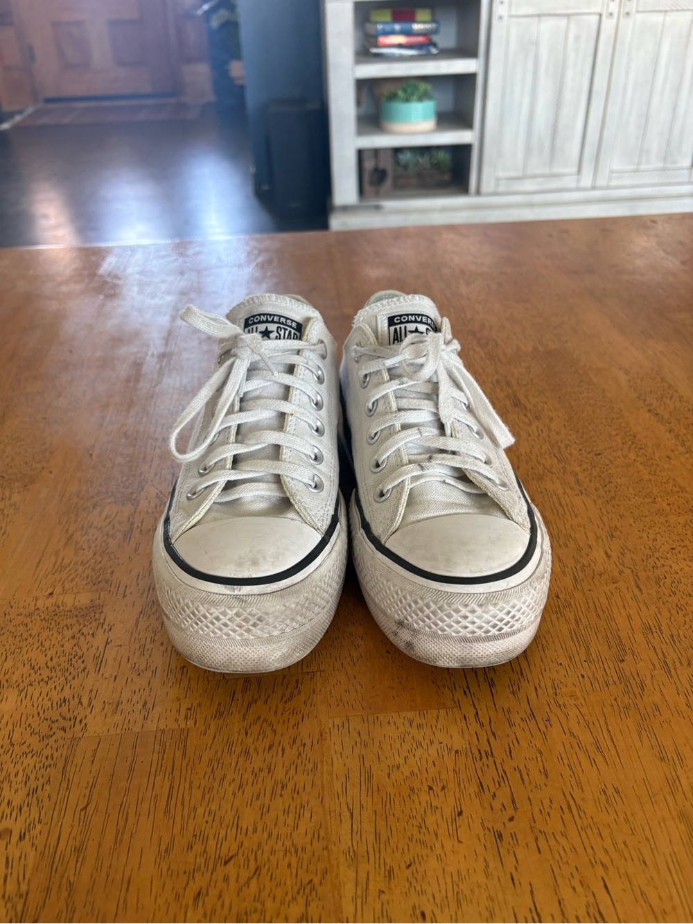 Converses shoes - Picture 4 of 8